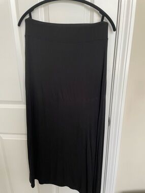 Kensie Black Maxi Skirt -Jersey Pull-On